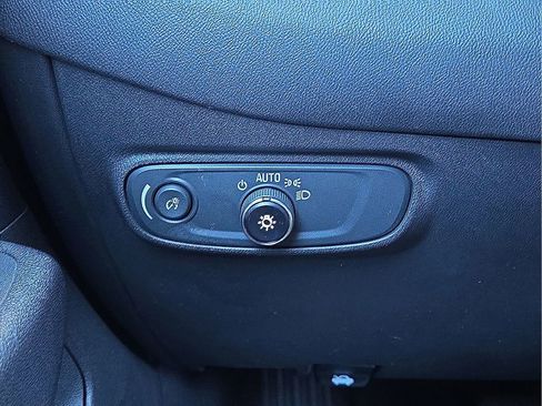 Used 2023 Chevrolet Equinox LT image 25