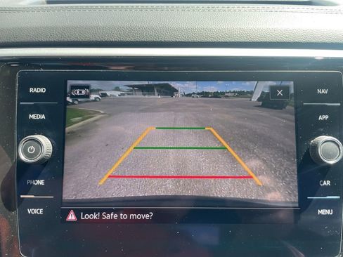 Used 2022 Volkswagen Atlas Cross Sport SEL R-Line AWD/4WD image 23