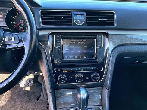 Used 2017 Volkswagen Passat 1.8T SE image 29