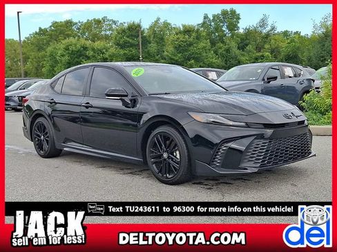 Used 2026 Toyota Camry SE FWD image 1