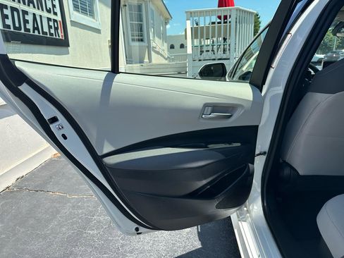 Used 2020 Toyota Corolla LE FWD image 22