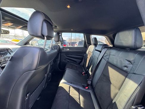 Used 2019 Jeep Grand Cherokee Altitude image 16