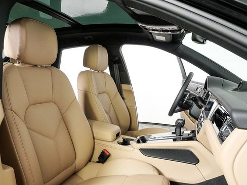 Certified 2025 Porsche Macan image 24