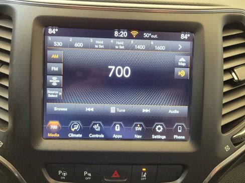 Used 2023 Jeep Cherokee Altitude Lux image 25