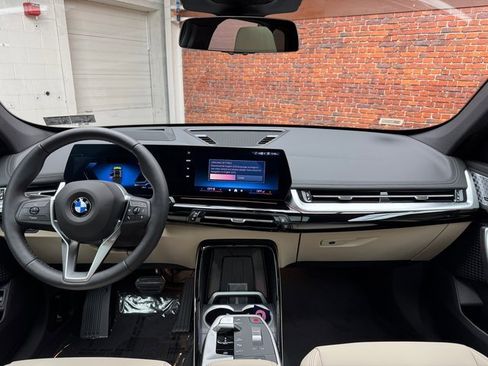 Used 2025 BMW X1 xDrive28i w/ Premium Package image 12