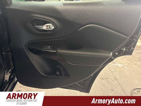 Used 2023 Jeep Cherokee Altitude Lux image 30