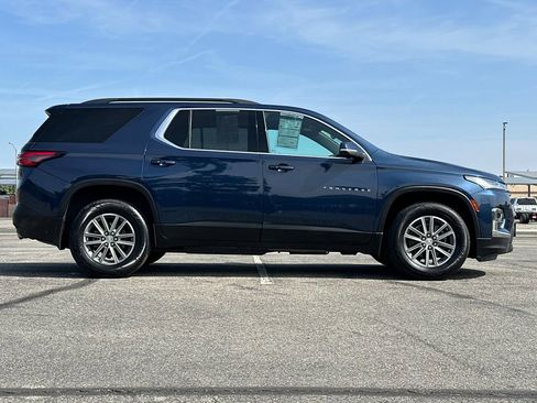 Used 2023 Chevrolet Traverse LT FWD image 2