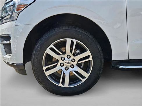 Used 2023 Ford Expedition Limited image 9
