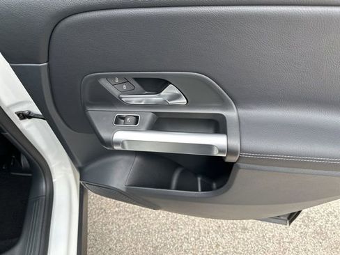 Used 2023 Mercedes-Benz GLB 250 4MATIC image 15