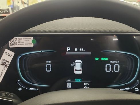 Used 2023 Kia Niro EX Touring image 8