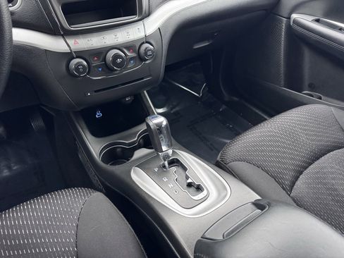 Used 2017 Dodge Journey SE image 19