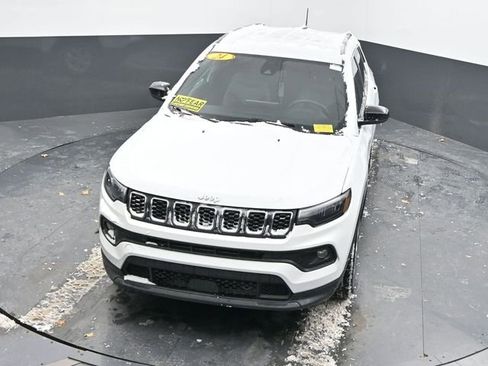 Used 2024 Jeep Compass Latitude image 35