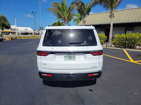 Used 2024 Jeep Wagoneer Series III image 7