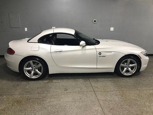 Used 2012 BMW Z4 sDrive28i image 2