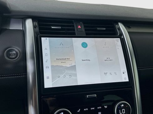 Used 2024 Land Rover Discovery Dynamic SE image 10