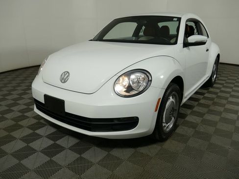 Used 2015 Volkswagen Beetle 1.8T Classic FWD image 18