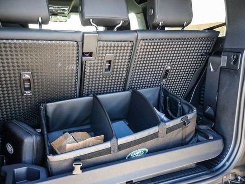 Certified 2025 Land Rover Defender 90 X-Dynamic SE AWD/4WD image 24