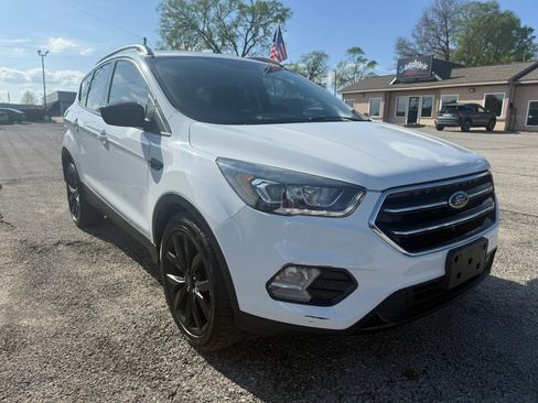 Used 2019 Ford Escape SE FWD image 1