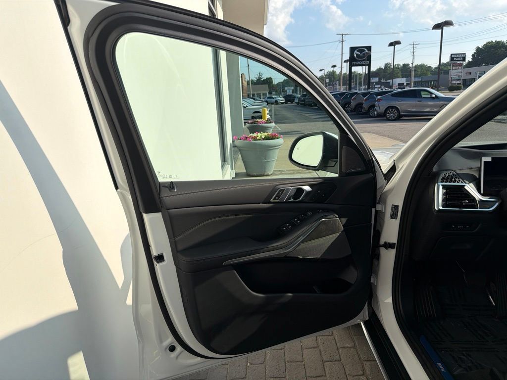 New 2026 BMW X5 xDrive40i w/ Climate Comfort Package AWD/4WD image 35
