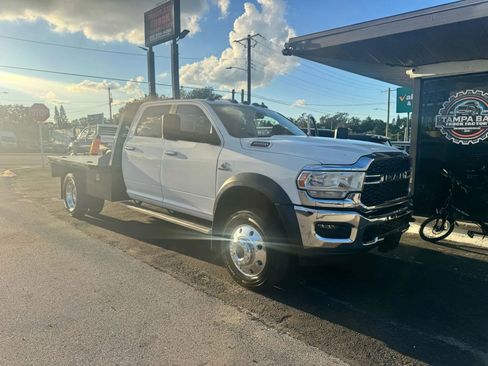 Used 2019 RAM 4500 Tradesman w/ Chrome Appearance Group image 3