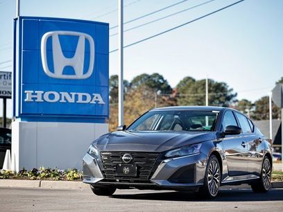 Used 2024 Nissan Altima 2.5 SV