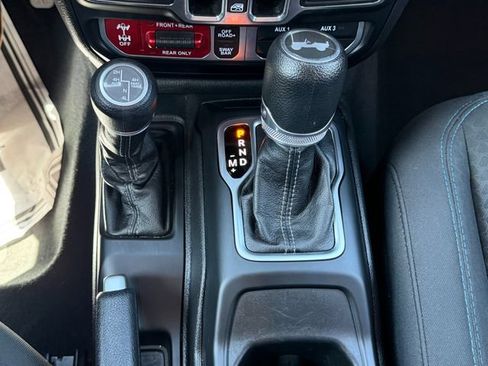 Used 2024 Jeep Wrangler Unlimited Rubicon 4xe AWD/4WD image 22