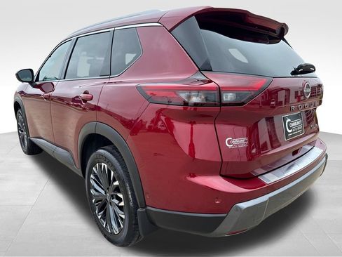 Used 2025 Nissan Rogue SL w/ Tech Package AWD/4WD image 4