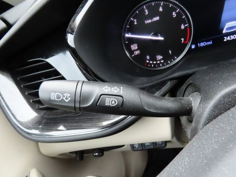 Used 2022 Buick Envision Essence w/ Technology Package I image 30