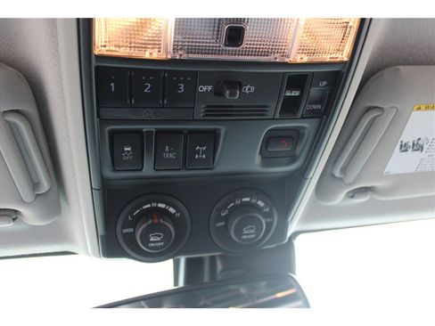 Used 2022 Toyota 4Runner TRD Off-Road Premium w/ Moonroof Package AWD/4WD image 25
