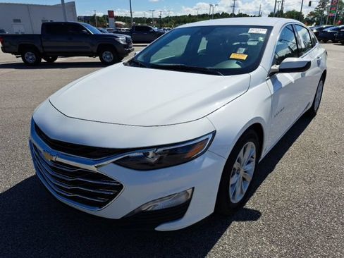 Used 2025 Chevrolet Malibu LT FWD image 2