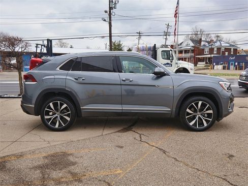 Used 2025 Volkswagen Atlas Cross Sport SEL Premium R-Line image 6