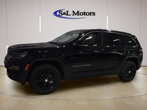 Used 2023 Jeep Grand Cherokee Limited AWD/4WD image 2