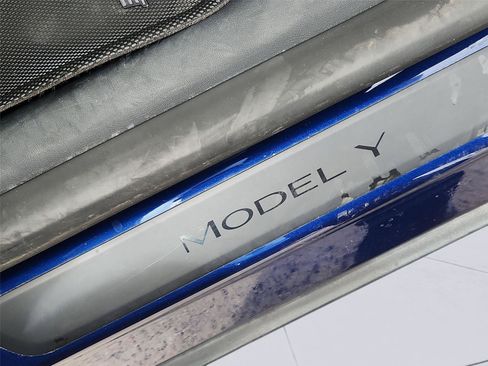 Used 2023 Tesla Model Y Long Range AWD/4WD image 31