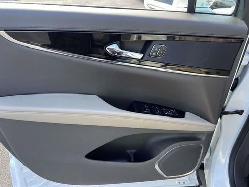 Certified 2023 Lincoln Nautilus Reserve image 17