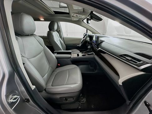 Used 2023 Toyota Sienna XLE FWD image 29