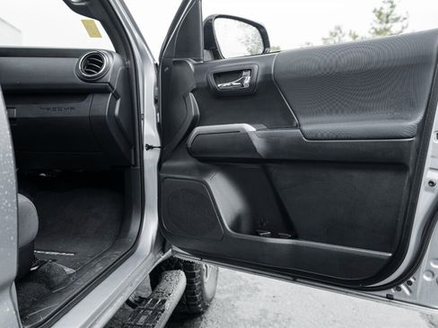 Used 2019 Toyota Tacoma TRD Off-Road image 33