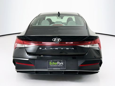 Used 2025 Hyundai Elantra SEL FWD image 7