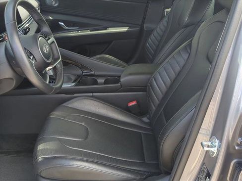 Used 2025 Hyundai Elantra Limited FWD image 17