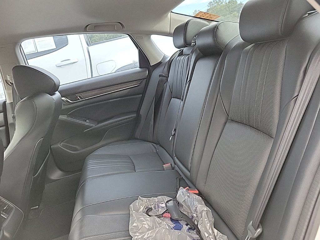 Used 2018 Honda Accord Touring image 10
