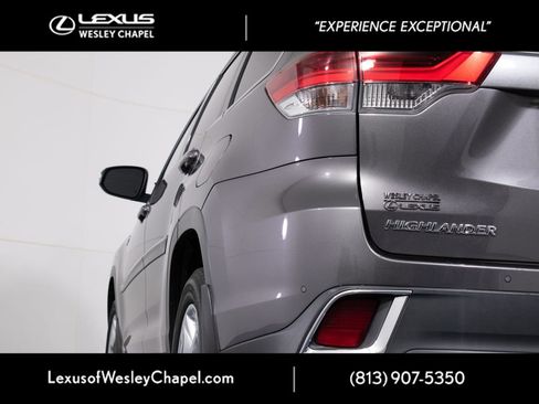 Used 2018 Toyota Highlander Limited AWD/4WD image 6