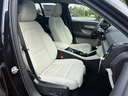 New 2025 Volvo XC40 B5 Ultra w/ Climate Package image 25