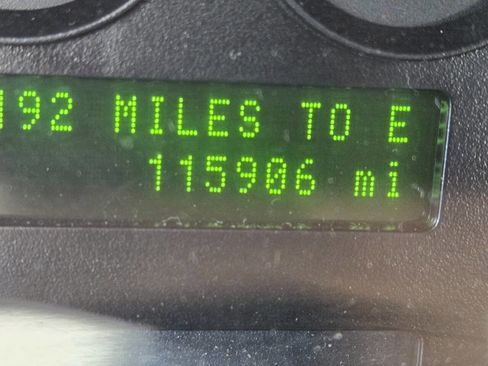 Used 2005 Ford Taurus SE image 16