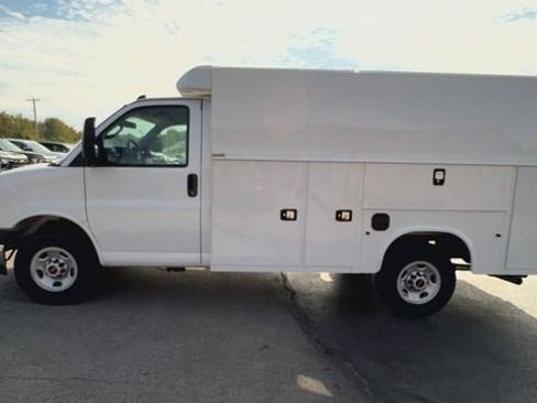 New 2025 GMC Savana 3500 w/ Power Convenience Package image 5