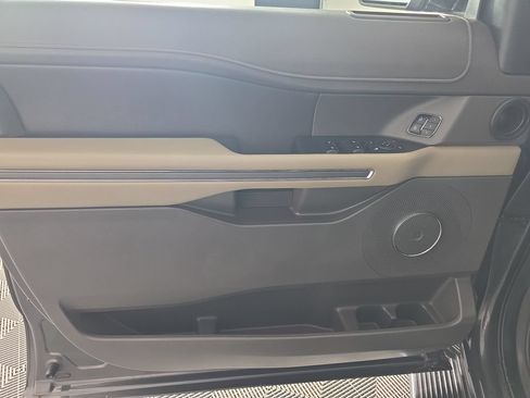 Used 2019 Ford Expedition Max XLT w/ Equipment Group 202A AWD/4WD image 14