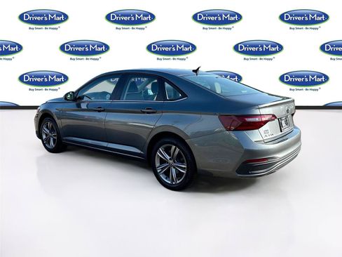 Used 2024 Volkswagen Jetta SE FWD image 5