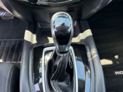 Used 2020 Nissan Rogue SV AWD/4WD image 17