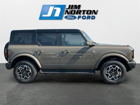 New 2025 Ford Bronco Outer Banks image 2