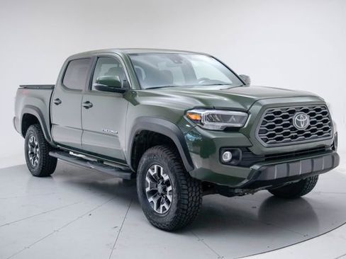 Used 2022 Toyota Tacoma TRD Off-Road w/ TRD Premium Off Road Package AWD/4WD image 7