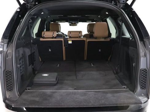 Used 2024 Land Rover Discovery Dynamic SE image 37