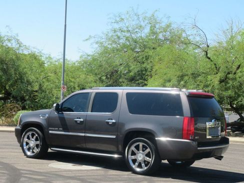 Used 2011 Cadillac Escalade ESV AWD image 5
